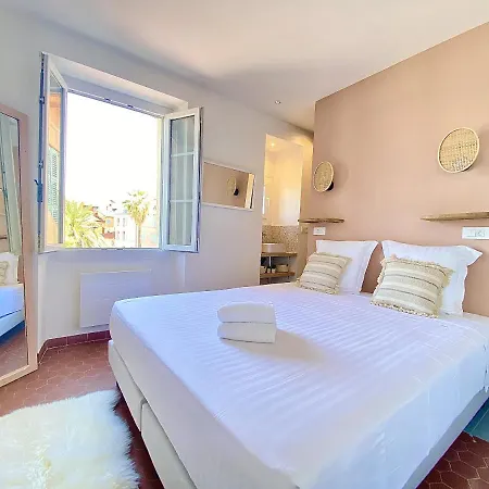 Sablettes Beach-plage-vue Mer-centre * مينتون