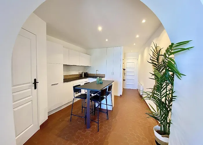 Sablettes Beach-plage-vue Mer-centre Apartamento *