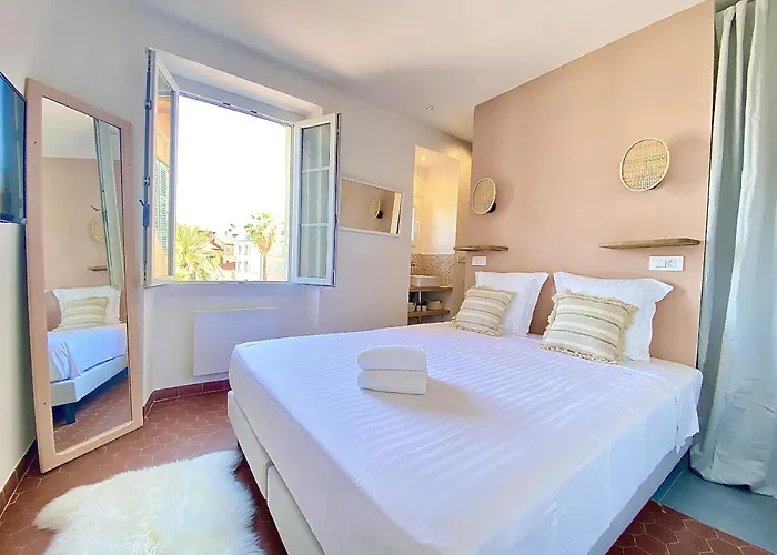 Sablettes Beach-plage-vue Mer-centre * Menton