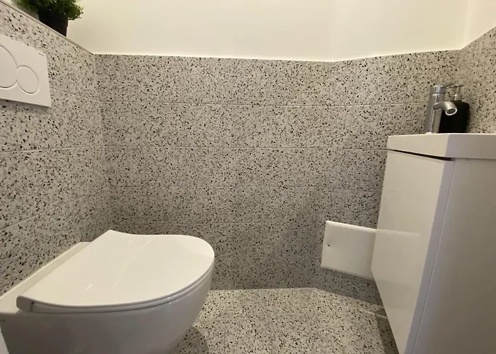 Sablettes Beach-plage-vue Mer-centre Мантон